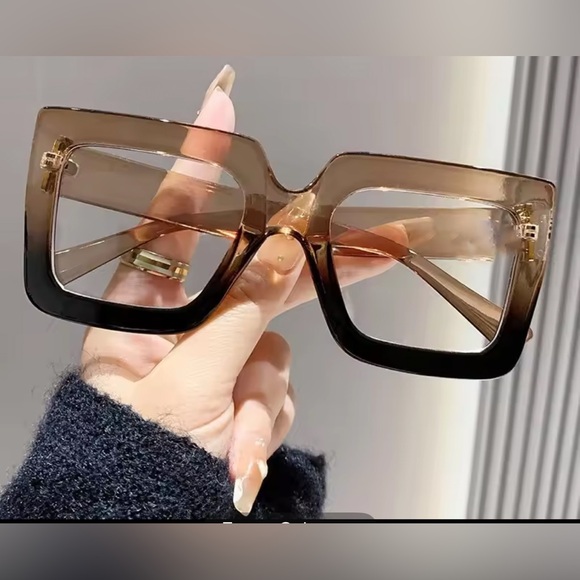 Accessories - Stylish Brown Square Sunglasses
0404